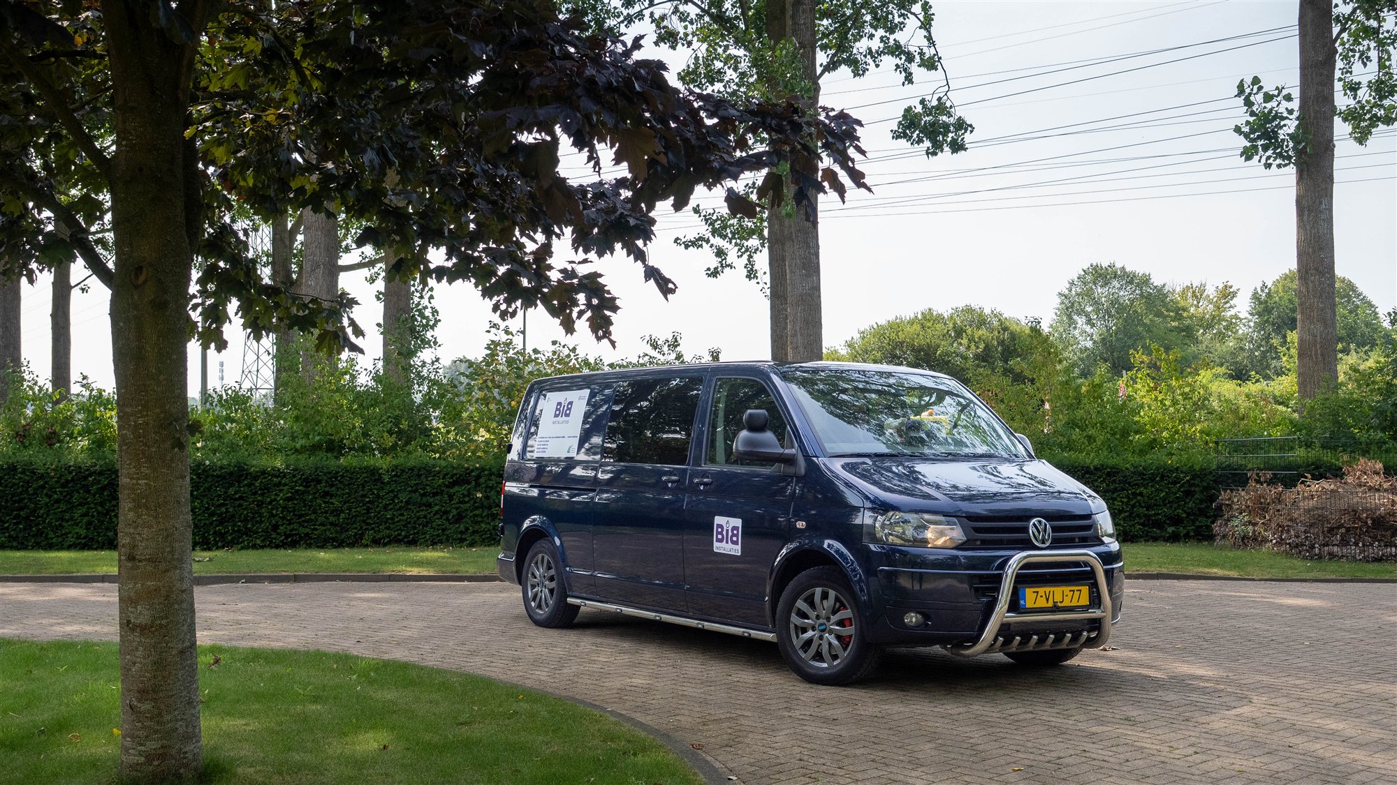 Bedrijfswagen van BIB Installaties op locatie